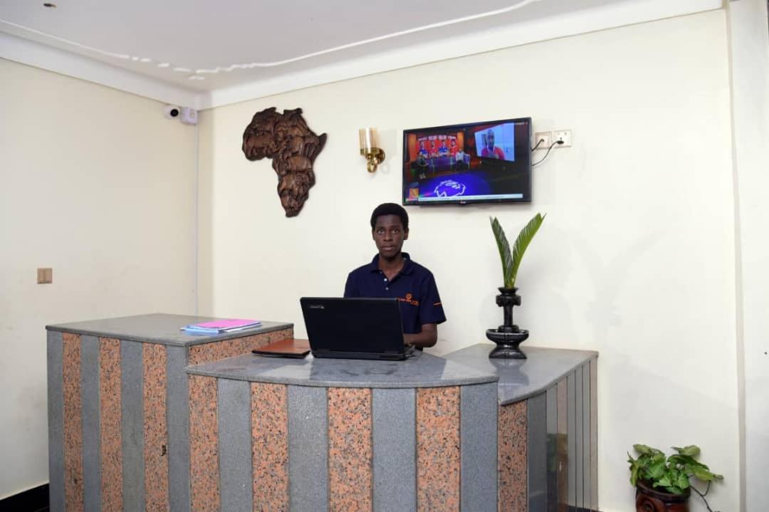 Golden View Hotel Ibanda Exterior foto