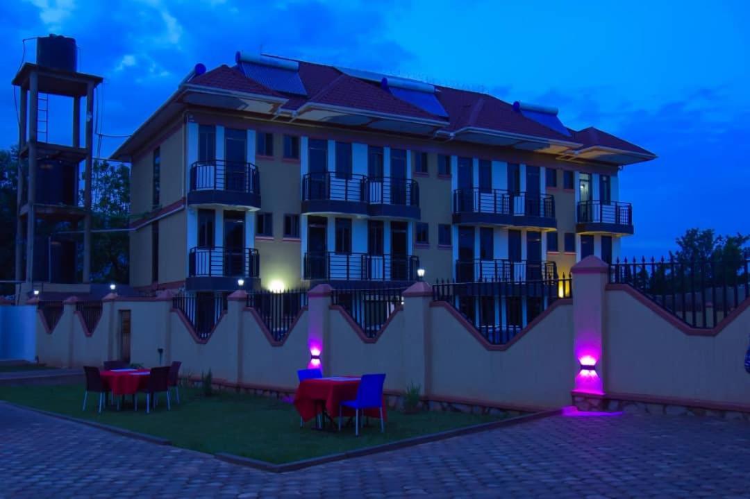 Golden View Hotel Ibanda Exterior foto